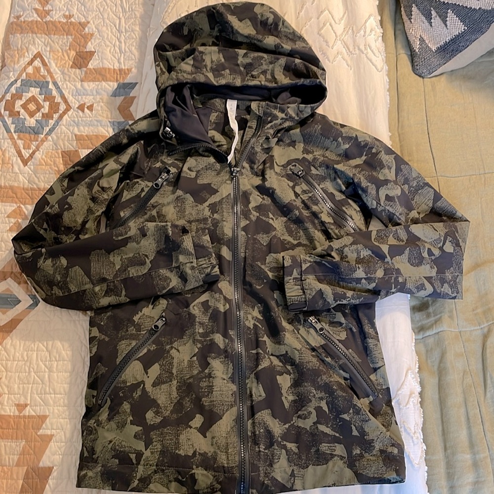 Lululemon Camo rain jacket